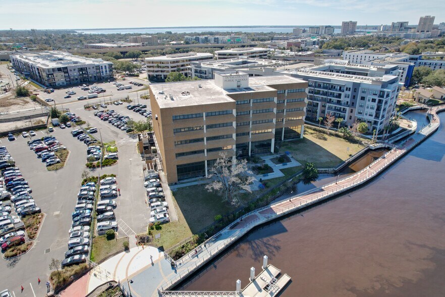 1701 Prudential Dr, Jacksonville, FL à vendre - Photo du bâtiment - Image 2 de 10