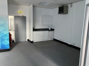 Saxon Way, Hessle for lease Interior Photo- Image 1 of 4