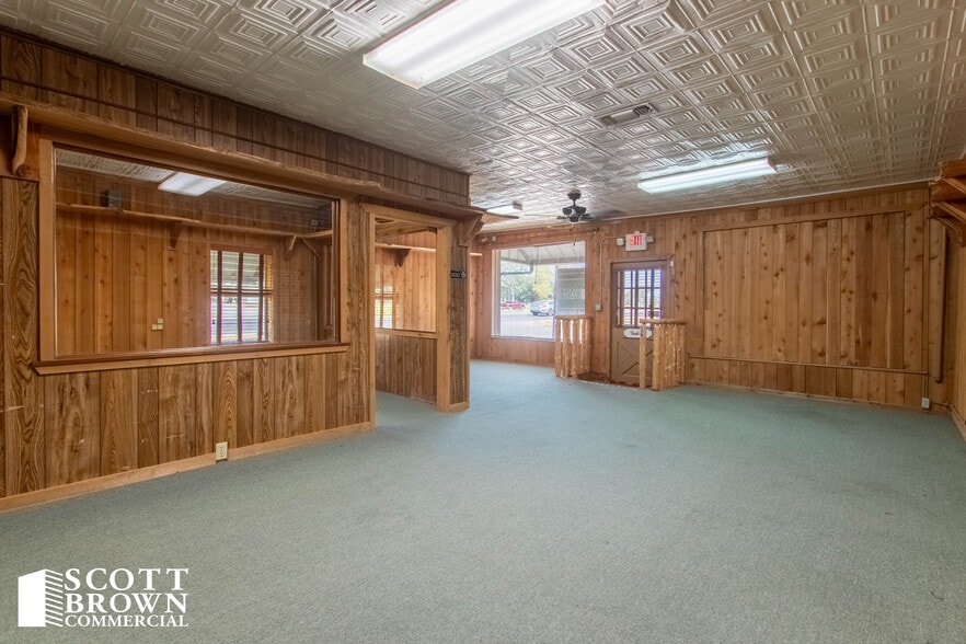 108 W Hughes St, Collinsville, TX for lease - Building Photo - Image 3 of 13