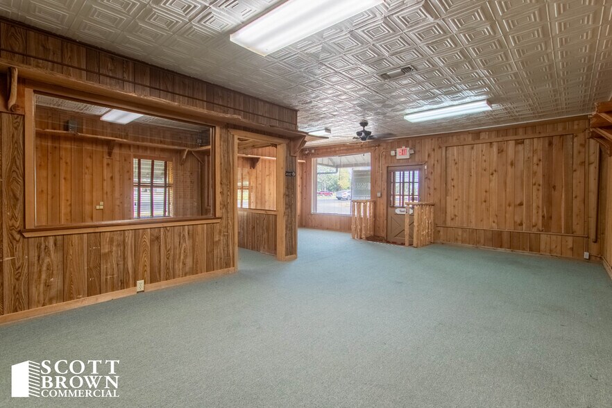 108 W Hughes St, Collinsville, TX à louer - Photo du bâtiment - Image 3 de 13