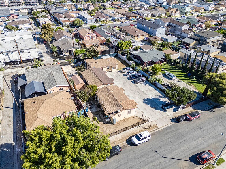 239 W 113th St, Los Angeles, CA à vendre - Photo du bâtiment - Image 3 de 8