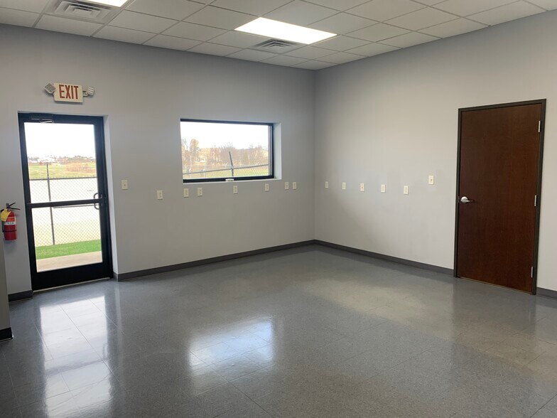 1241 Metro Ave, Evansville, IN à louer - Photo du bâtiment - Image 2 de 7