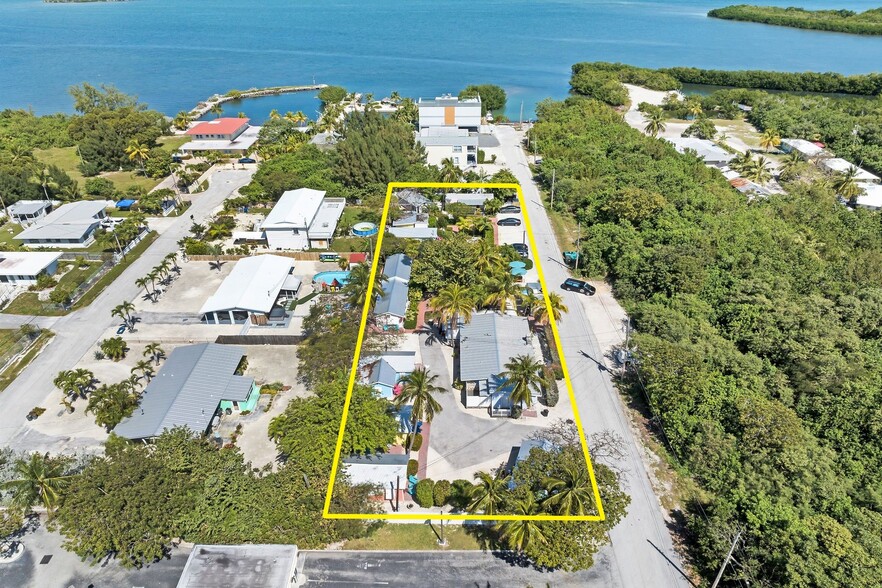 243 61st St, Marathon, FL à vendre - Photo du bâtiment - Image 1 de 115