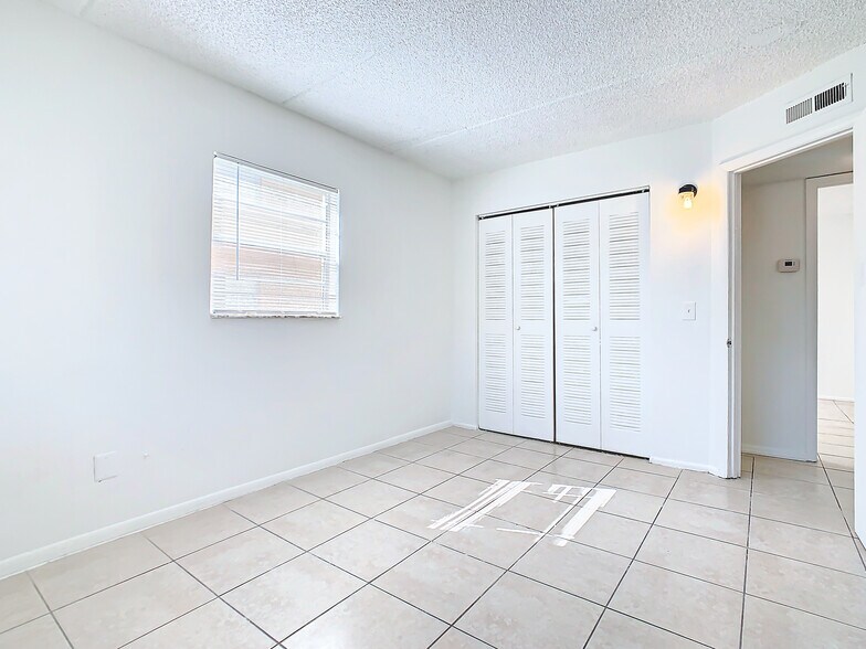 4 units for sale Michigan Ct Saint Cloud portefeuille de 4 propriétés à vendre sur LoopNet.ca - Photo du bâtiment - Image 3 de 32