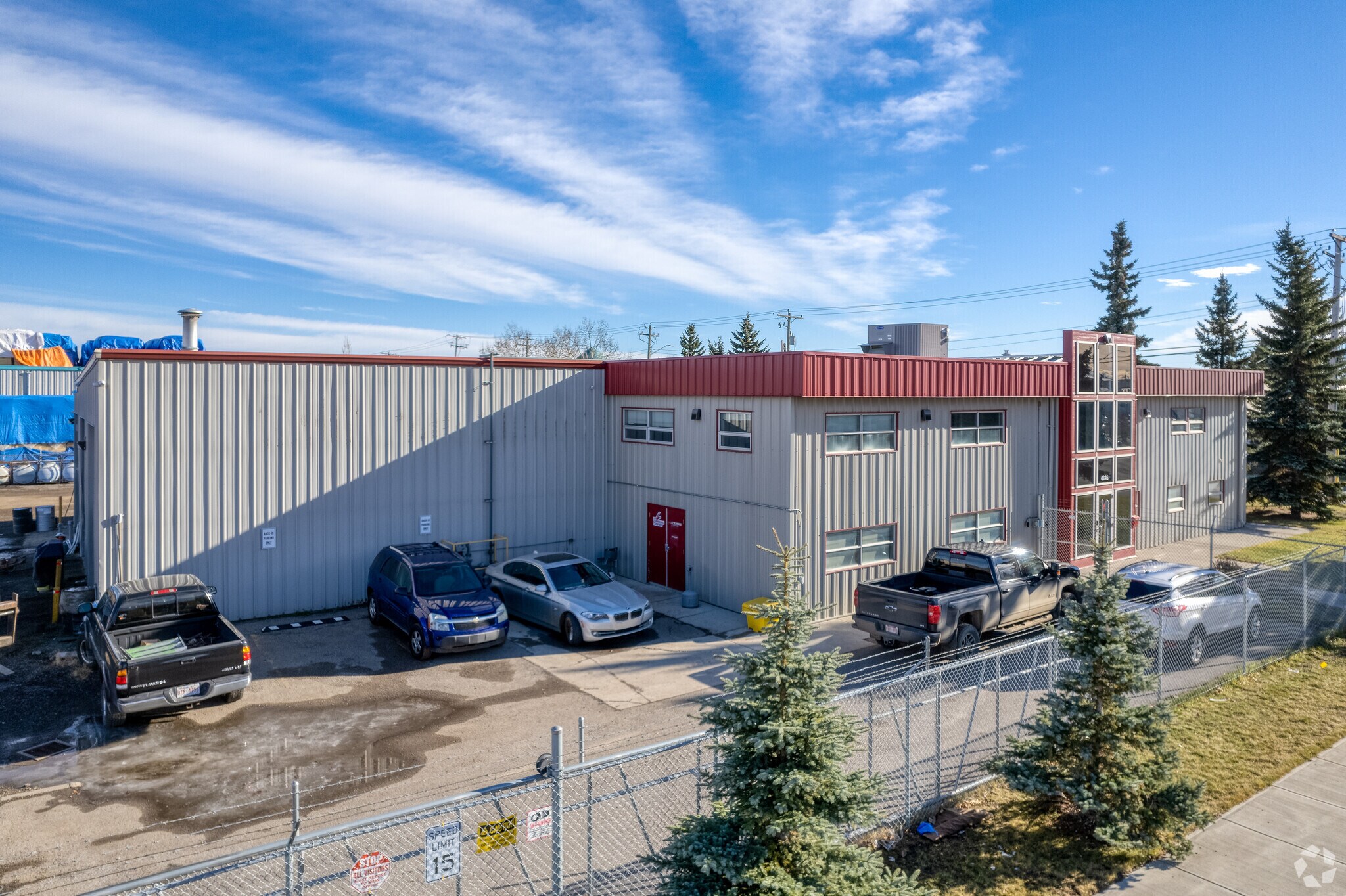 4646 32nd St SE, Calgary, AB for sale Primary Photo- Image 1 of 1