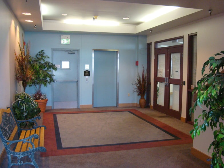 231 SE Barrington Dr, Oak Harbor, WA for lease - Building Photo - Image 2 of 16
