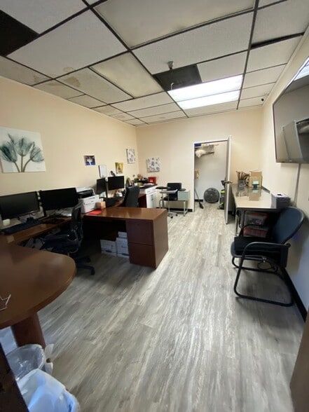 15161-15165 Triton Ln, Huntington Beach, CA for lease - Interior Photo - Image 2 of 13