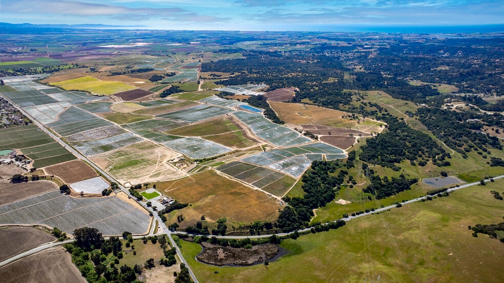 975 San Juan Grade Rd, Salinas, CA à vendre - Photo du bâtiment - Image 2 de 16