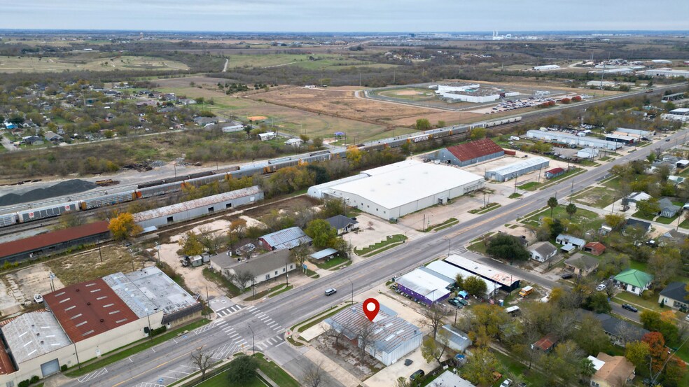 500 W 2nd St, Taylor, TX à vendre - Aérien - Image 2 de 32
