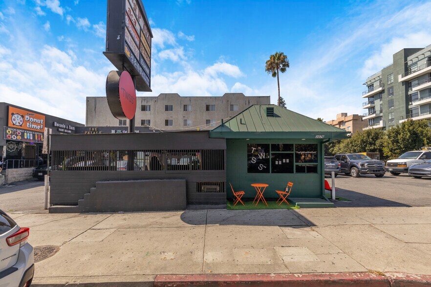3062-3074 W 8th St, Los Angeles, CA à vendre - Photo du bâtiment - Image 2 de 12