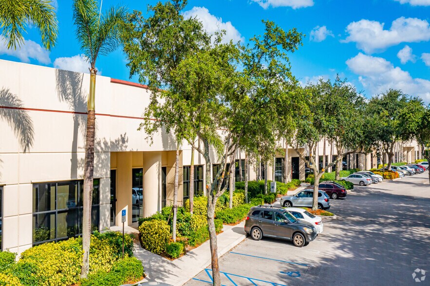 2905-2989 Commerce Pky, Miramar, FL à louer - Photo du bâtiment - Image 2 de 9