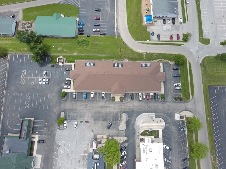 460 N Morton St, Franklin, IN à louer - Photo du bâtiment - Image 2 de 12