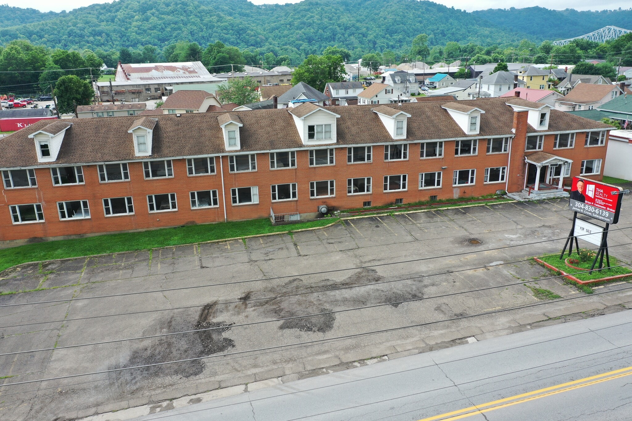 834 3rd St, New Martinsville, WV for sale Aerial- Image 1 of 18