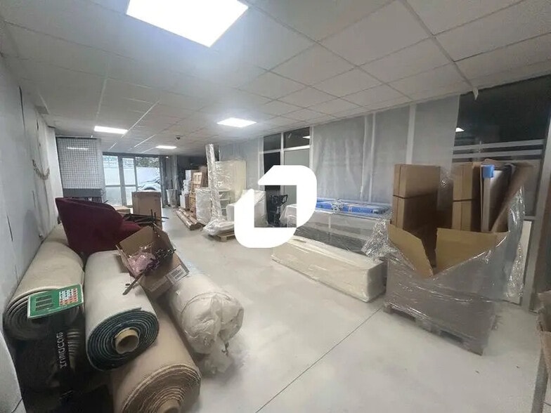 Office in Argenteuil for lease - Interior Photo - Image 3 of 12