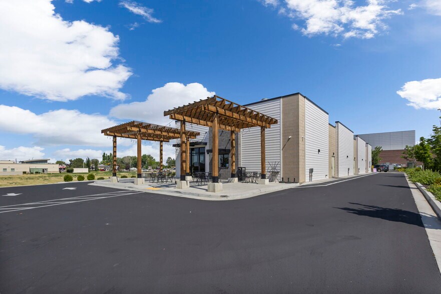 1863 W 700 S, Syracuse, UT à vendre - Photo du bâtiment - Image 2 de 22