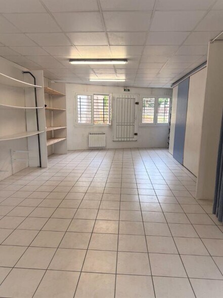 Retail in Besancon for sale - Building Photo - Image 3 of 4