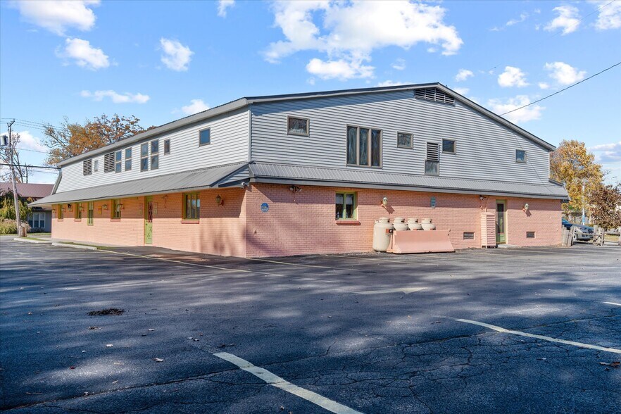 1424 Main St, Sylvan Beach, NY à vendre - Photo intérieure - Image 2 de 55