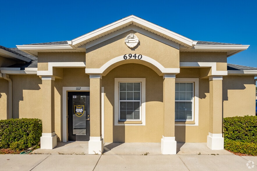 6940 W Linebaugh Ave, Tampa, FL for lease - Building Photo - Image 2 of 7