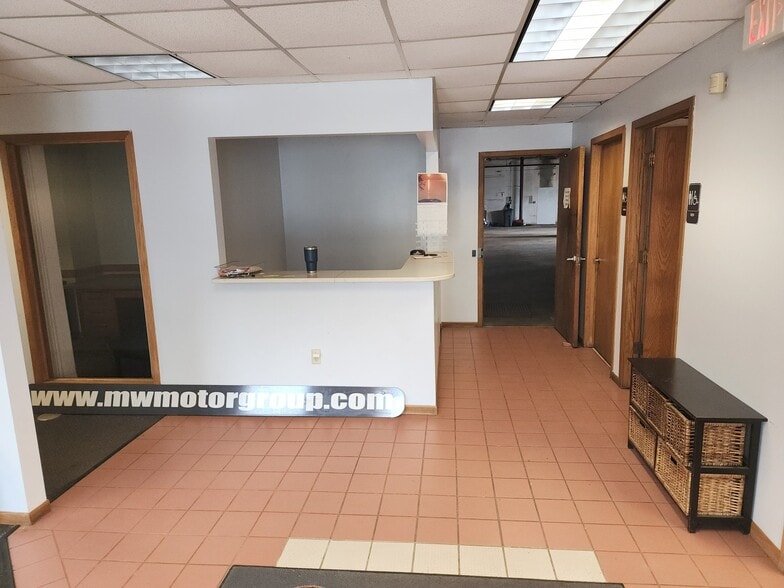 1690 Elm St, Cumberland, WI for lease - Lobby - Image 3 of 13
