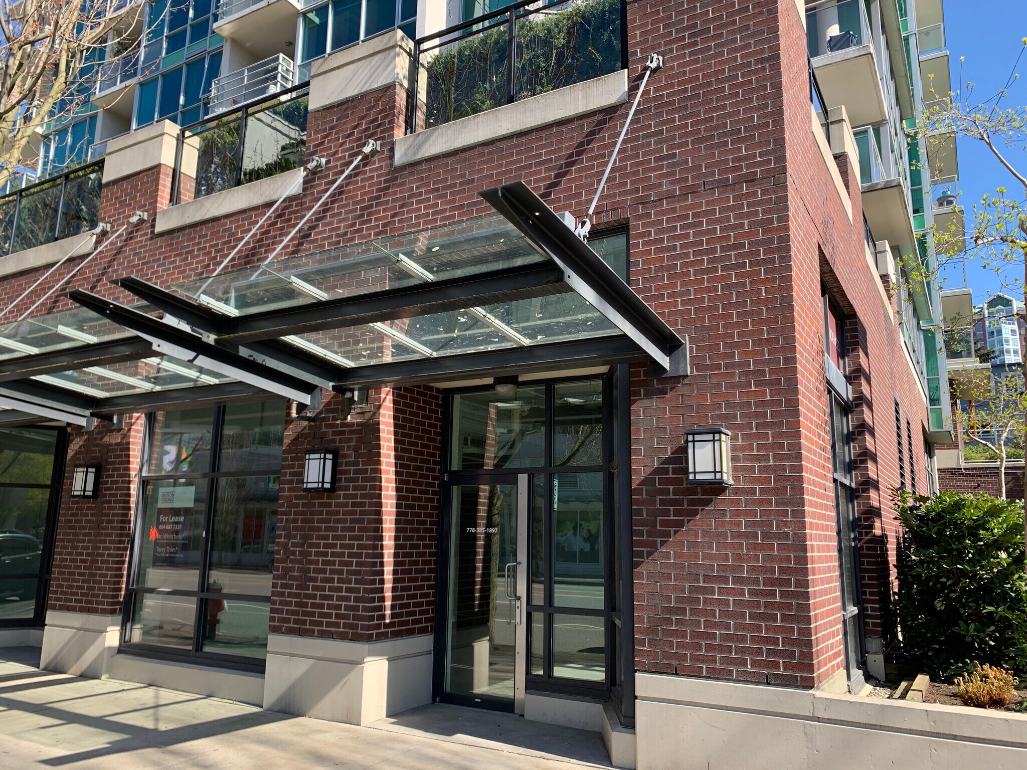 140-142 E Esplanade, North Vancouver, BC for lease Building Photo- Image 1 of 7