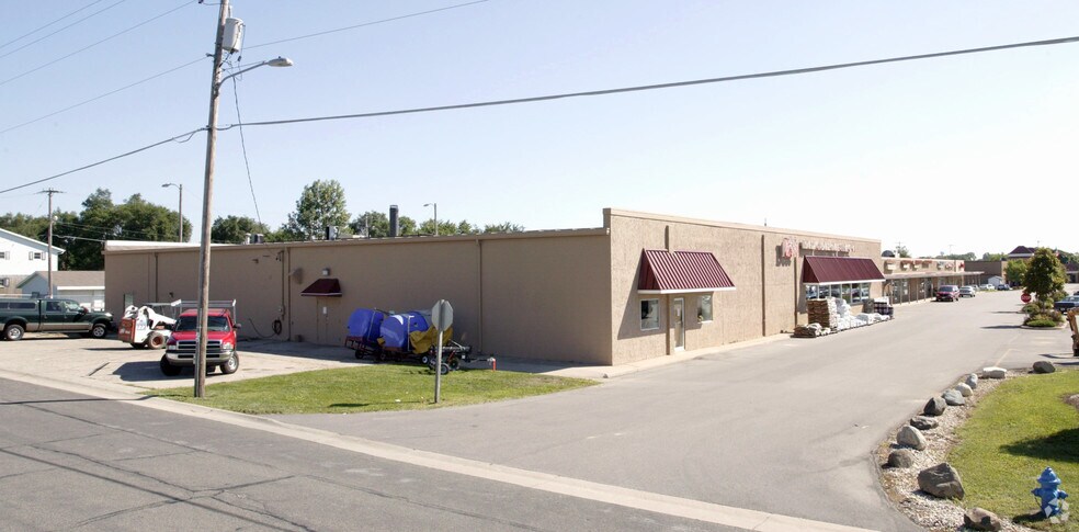 3266-3288 Main St, East Troy, WI à vendre - Photo du bâtiment - Image 3 de 11