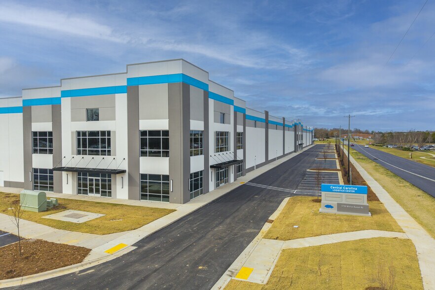 1736 Whites Kennel Rd, Burlington, NC à louer - Photo du bâtiment - Image 2 de 6