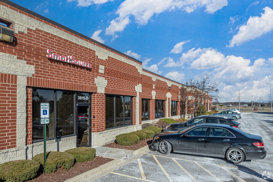 3805 E Main St, St Charles, IL for lease - Building Photo - Image 2 of 6