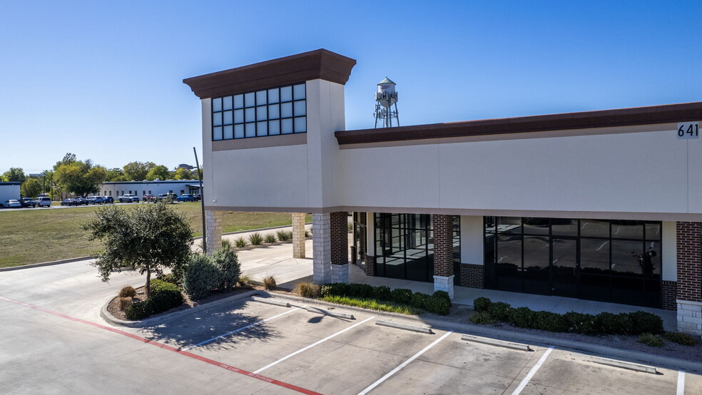 641 Mill St, San Marcos, TX à louer - Photo du b timent - Image 3 de 8