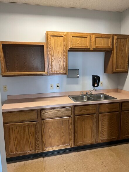 5211 Mahoning Ave, Youngstown, OH à louer - Photo intérieure - Image 2 de 6