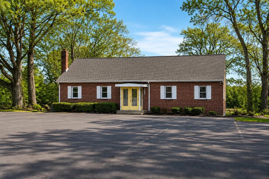1 Lenola Dr, Farmington, CT à vendre - Photo du bâtiment - Image 3 de 3