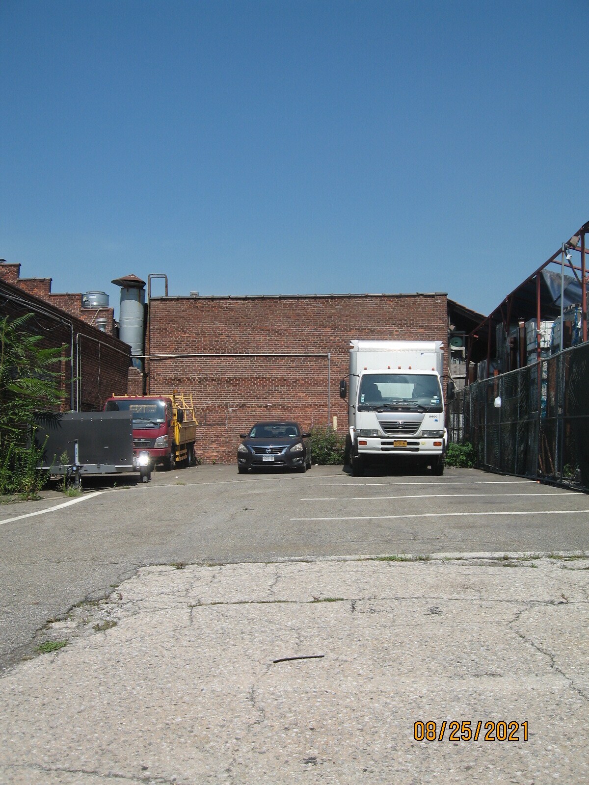 77 Lombardy St, Brooklyn, NY à vendre Photo du bâtiment- Image 1 de 1