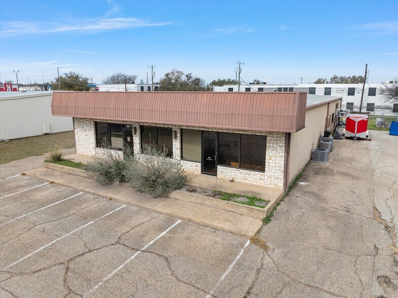 110 Post Office Dr, Hewitt, TX à vendre - Photo du bâtiment - Image 2 de 6