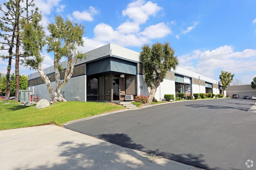 547 W Apollo St, Brea, CA à louer - Photo du bâtiment - Image 2 de 4