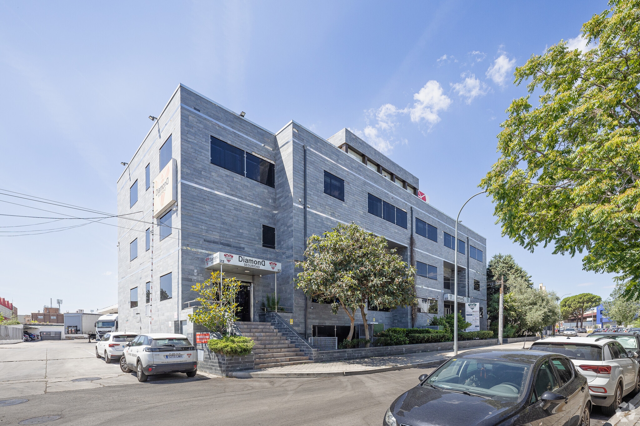 Office in Coslada, Madrid for sale Primary Photo- Image 1 of 4