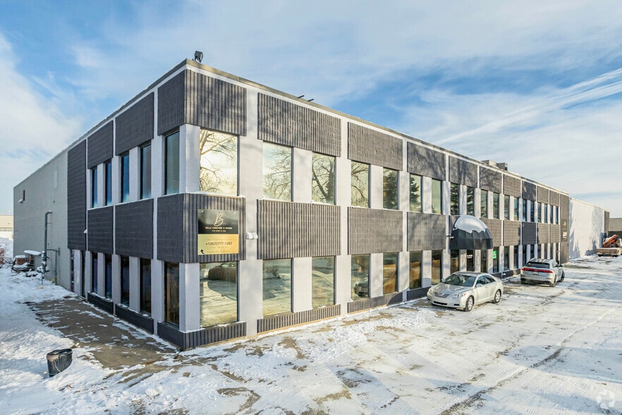 17520-17552 108 Av NW, Edmonton, AB for sale - Primary Photo - Image 2 of 4
