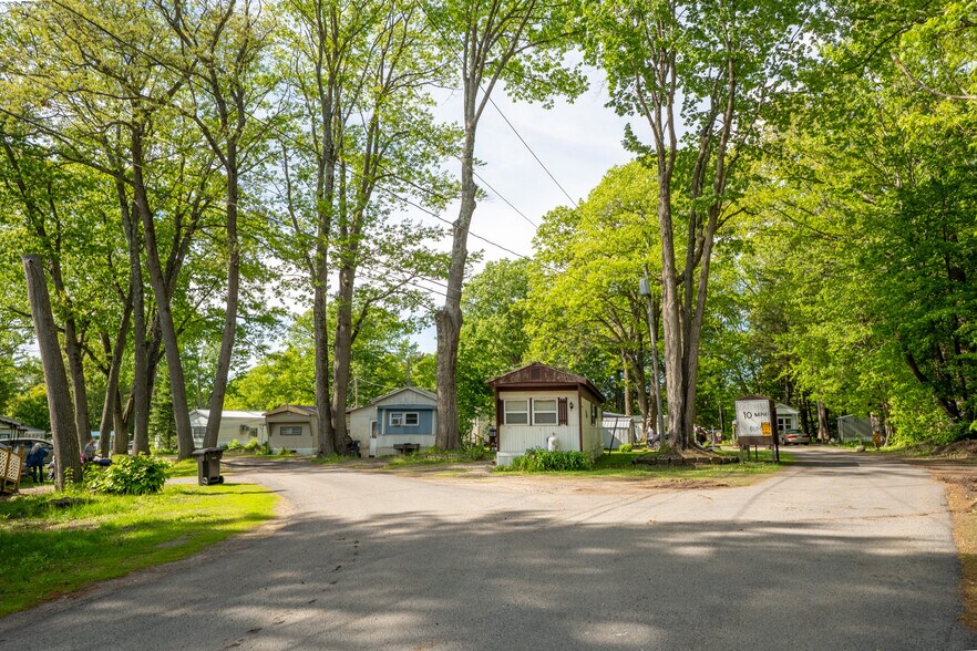 962 State Highway 29A, Gloversville, NY à vendre - Photo du bâtiment - Image 3 de 11