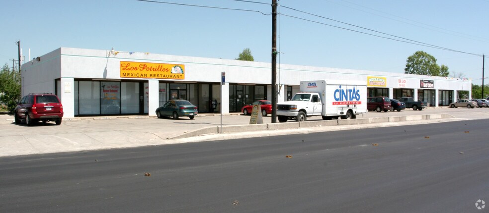 2555 Castroville Rd, San Antonio, TX for lease - Building Photo - Image 2 of 60