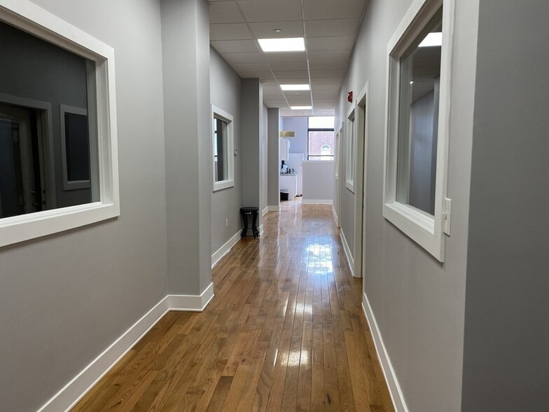 225-235 Essex St, Lawrence, MA for lease - Building Photo - Image 3 of 25