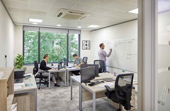 Reeds Cres, Watford for lease Interior Photo- Image 1 of 1