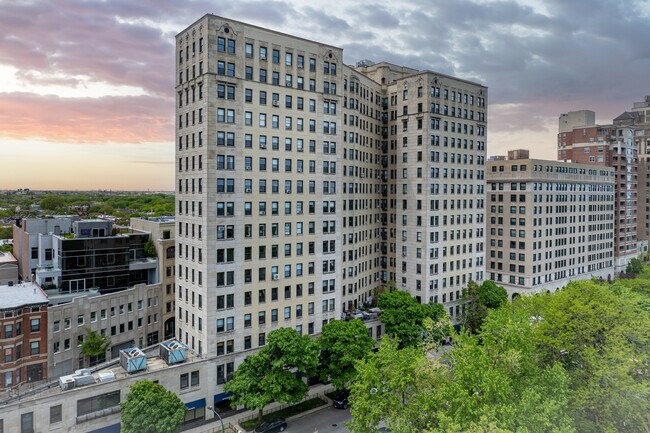 More details for 2000 N Lincoln Park W, Chicago, IL - Multifamily for Sale