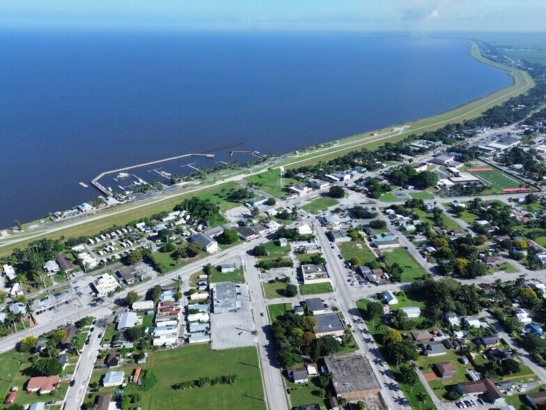 181 Rardin Ave, Pahokee, FL à vendre - Photo du bâtiment - Image 3 de 7