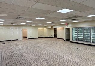 13805 Plumbrook Rd, Sterling Heights, MI à louer Photo intérieure- Image 2 de 2