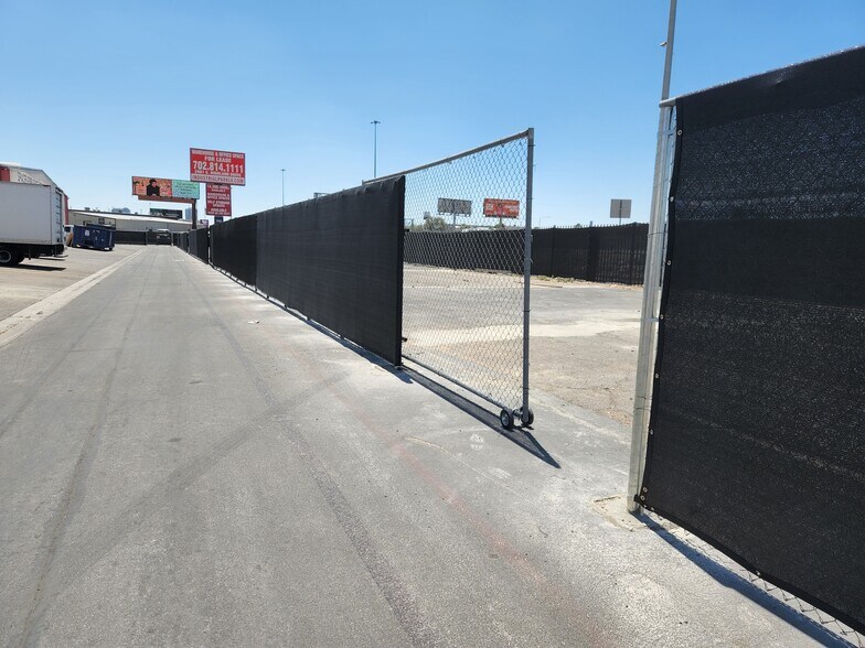 S Highland Dr, Las Vegas, NV à louer - Photo du bâtiment - Image 3 de 3