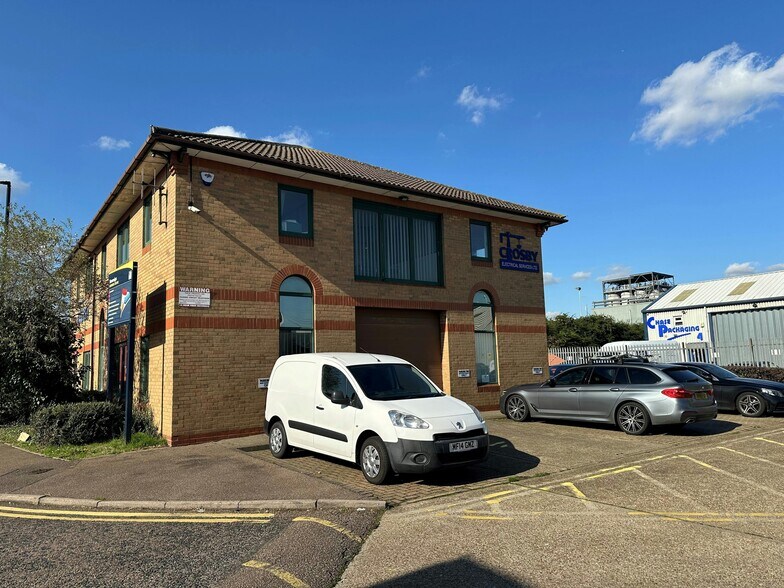 Stockingswater Ln, Enfield à vendre - Photo du bâtiment - Image 1 de 7