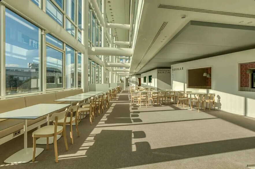 Espace de cotravail dans Puteaux à louer - Photo du bâtiment - Image 3 de 9