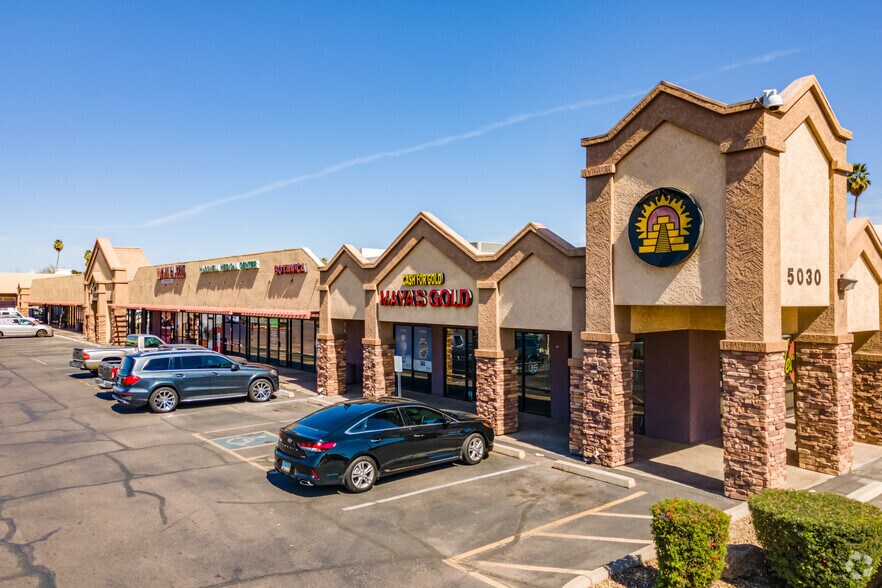 N 51st Ave, Phoenix, AZ à louer - Photo du bâtiment - Image 3 de 12