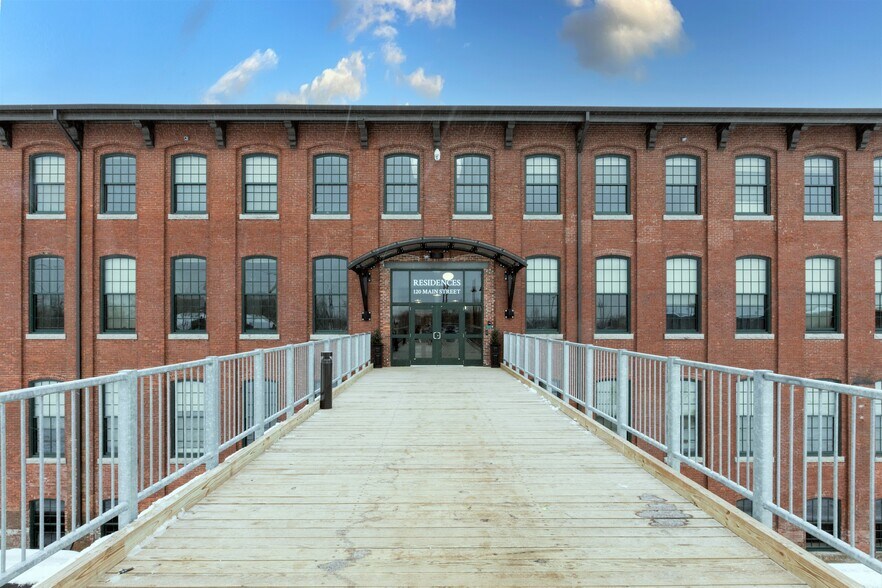 120 Main St, Saco, ME à louer - Photo du bâtiment - Image 2 de 7
