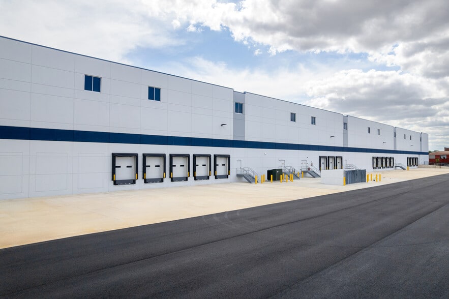 332 S 17th St, Camden, NJ for lease - Building Photo - Image 3 of 28