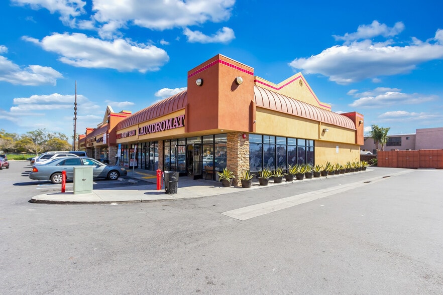 1620-1640 E 1st St, Santa Ana, CA for lease - Building Photo - Image 3 of 4