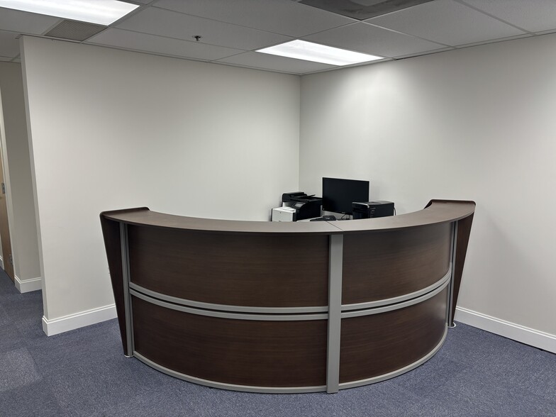 1800 Town Center Dr, Reston, VA for lease - Building Photo - Image 3 of 13